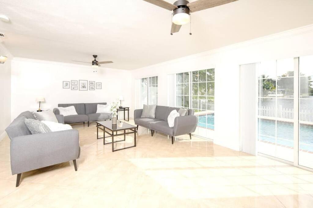 Stunning Lake-Front Villa With Pool & Spa Pembroke Pines Exterior foto